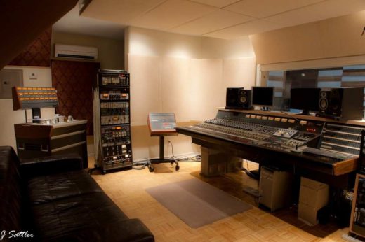 Control room in 5th Street Studios